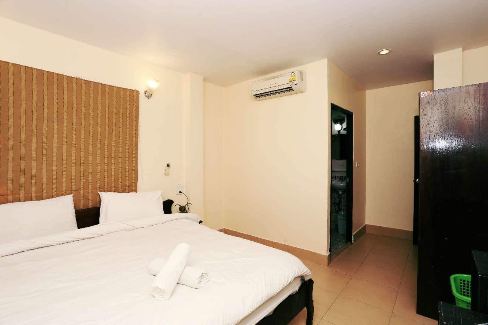 Zodiac Hotel Patong Экстерьер фото